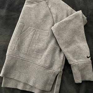 Nike dry versa pull over sweater